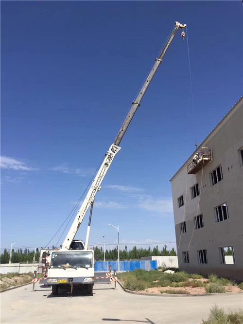 滑县“轻装强干”—— 吊车的 “轻量化臂架” 技术